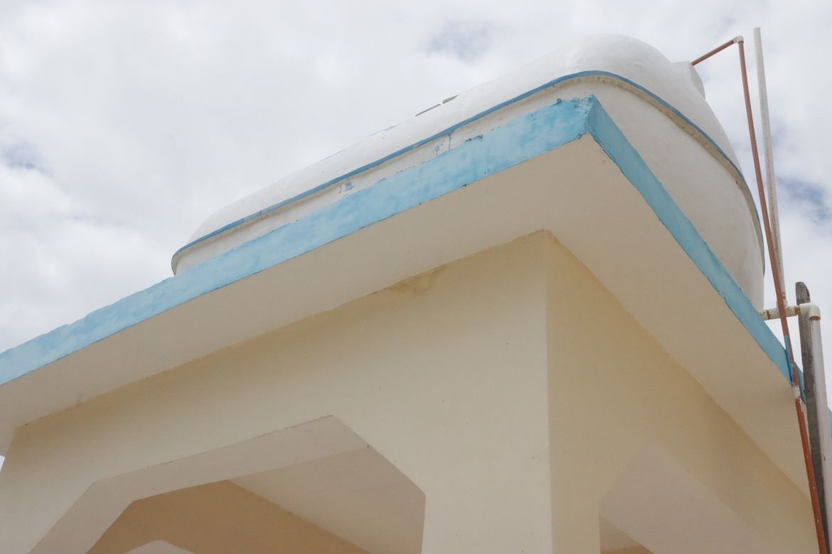 A new water tank at Waxarcadde Primary and Secondary School ensures safe water storage and better sanitation for students and teachers.